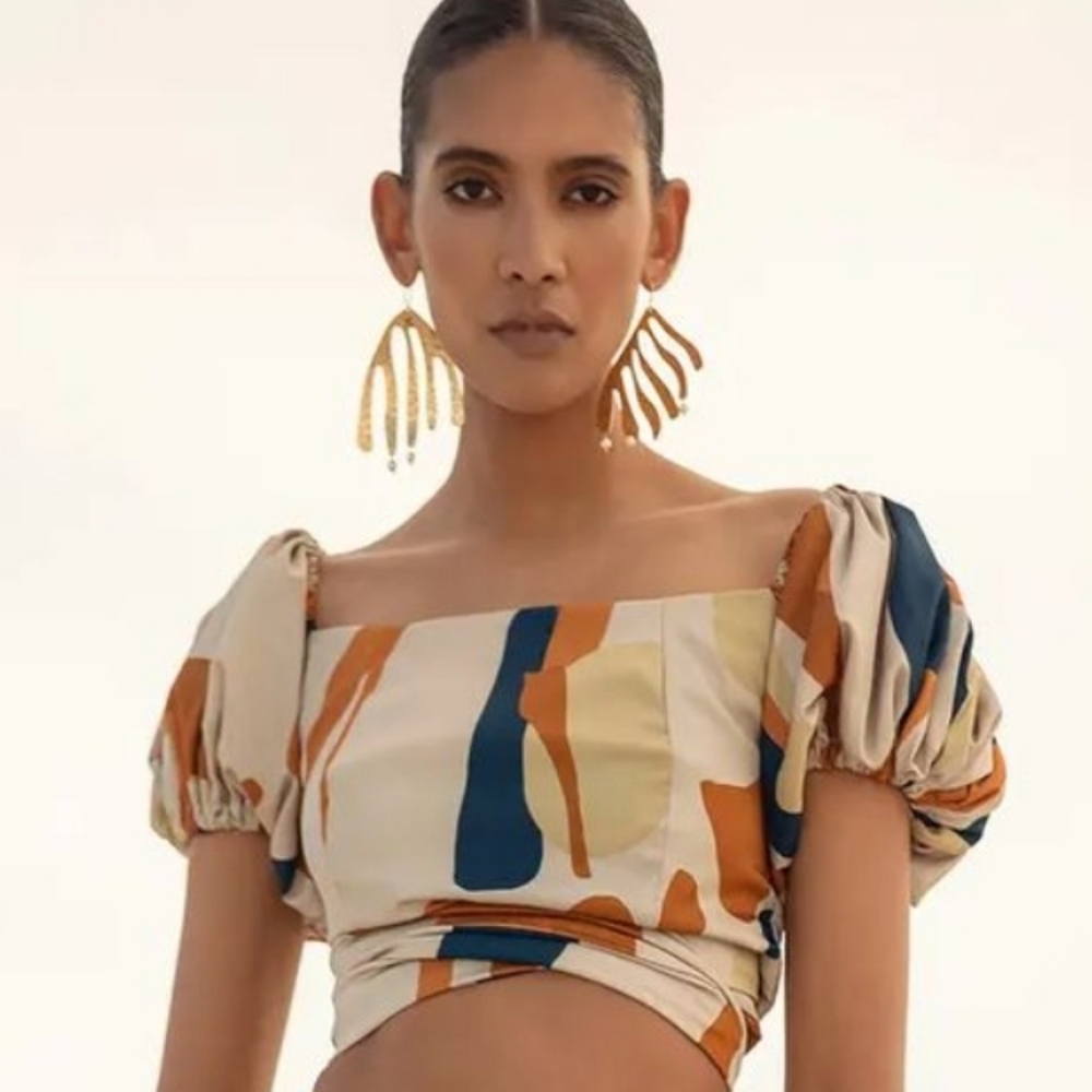 DIARRABLU Wrap Top Size Medium